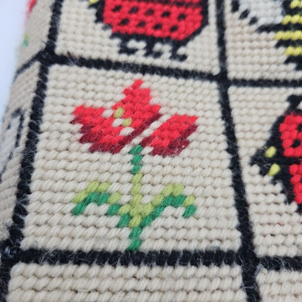 Needlepoint Vintage Bag With Flowers, Bees And Lady Bugs 1970s Plastic Canvas - Picture 11 of 16
